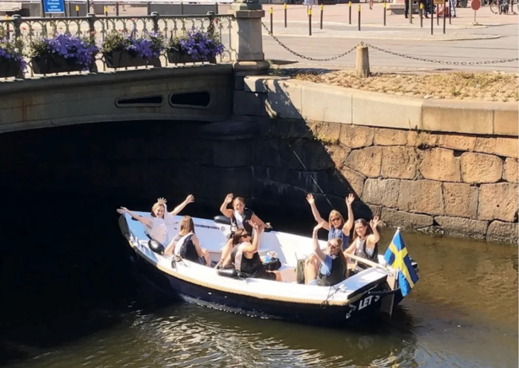 En spännande möhippa i en av våra elbåtar